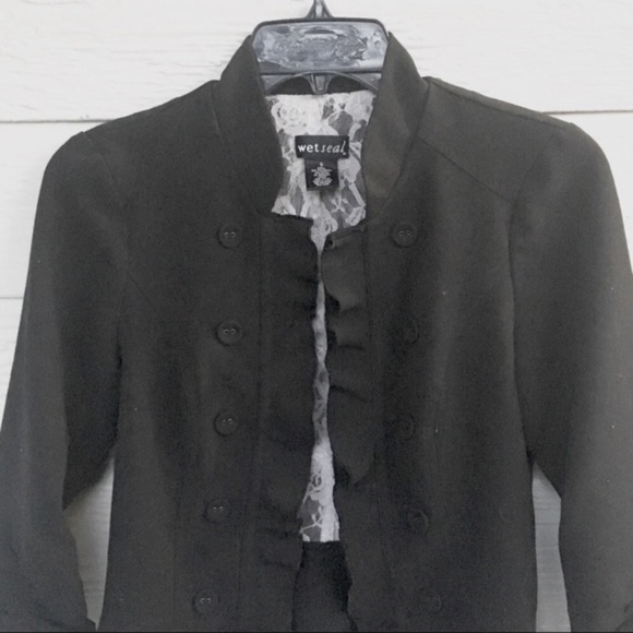 💎 WET SEAL RUFFLE FITTED BLACK BLAZER - Picture 3 of 6